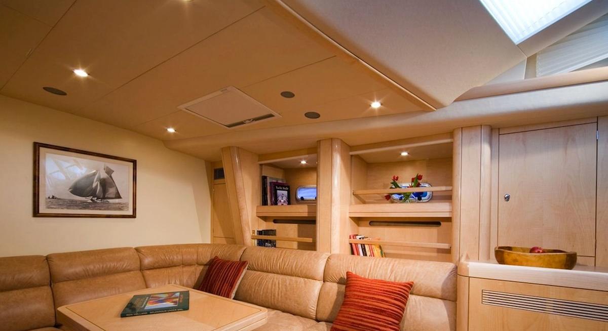 DAMA DE NOCHE yacht charter 4