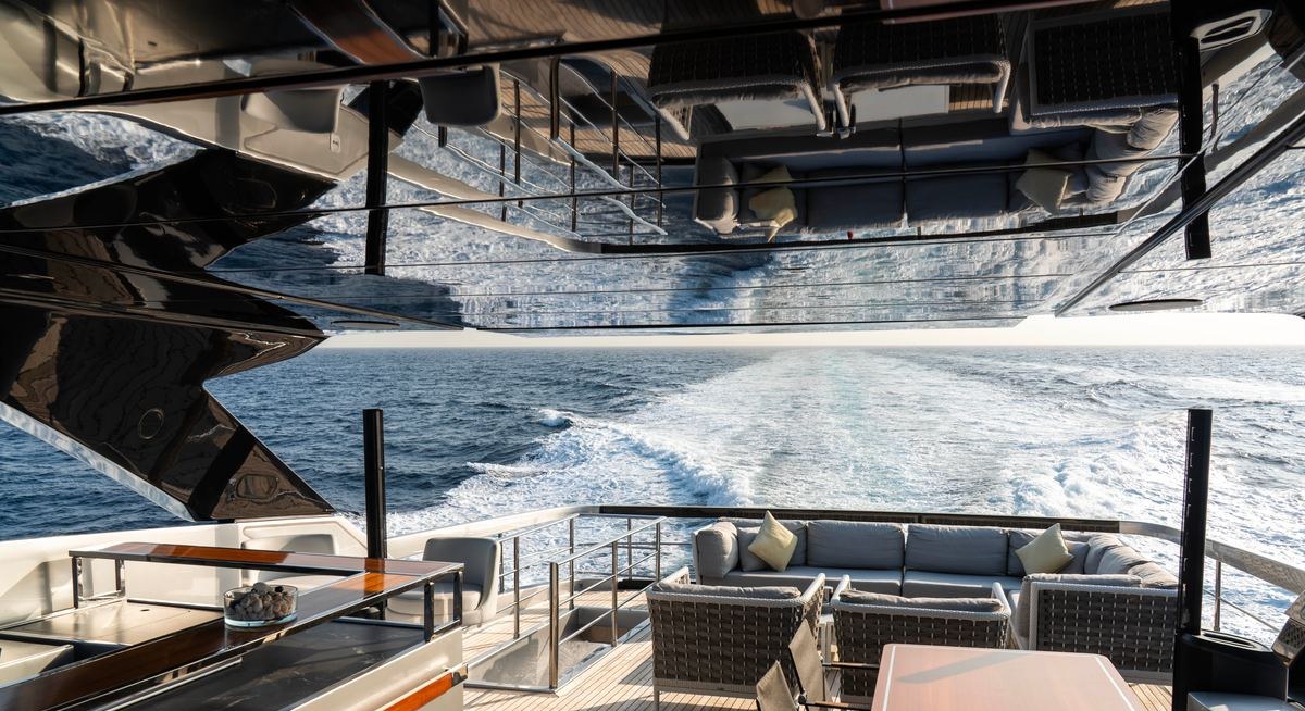DARK HORSE yacht charter 2