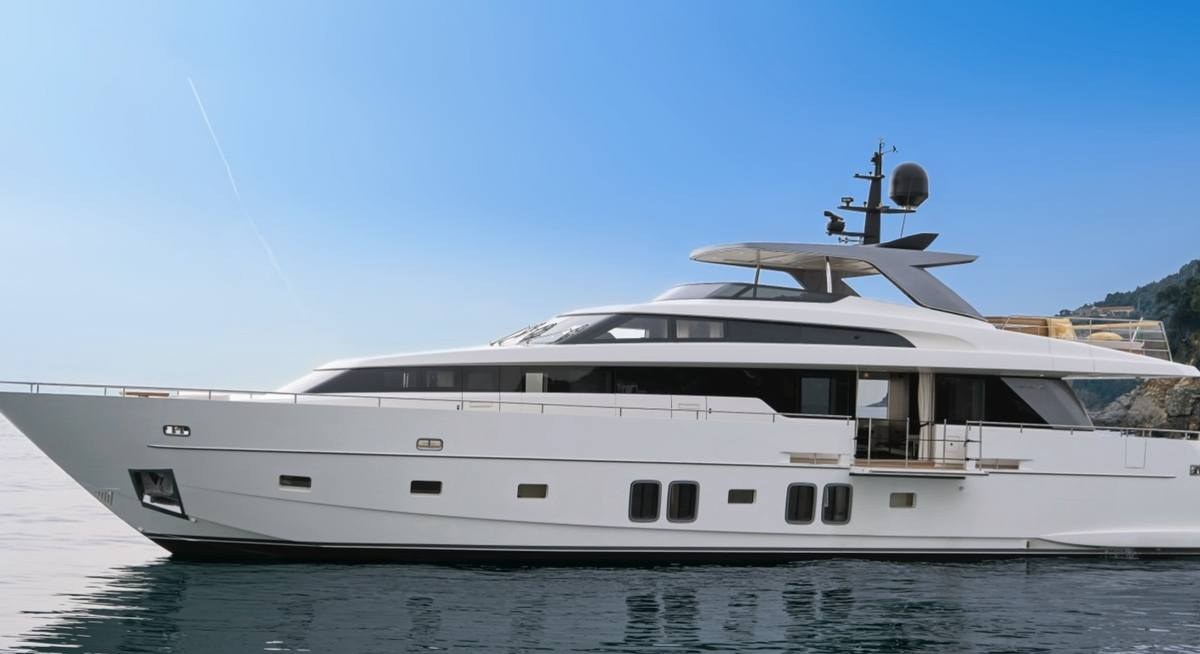 DE ZEUS yacht charter 4
