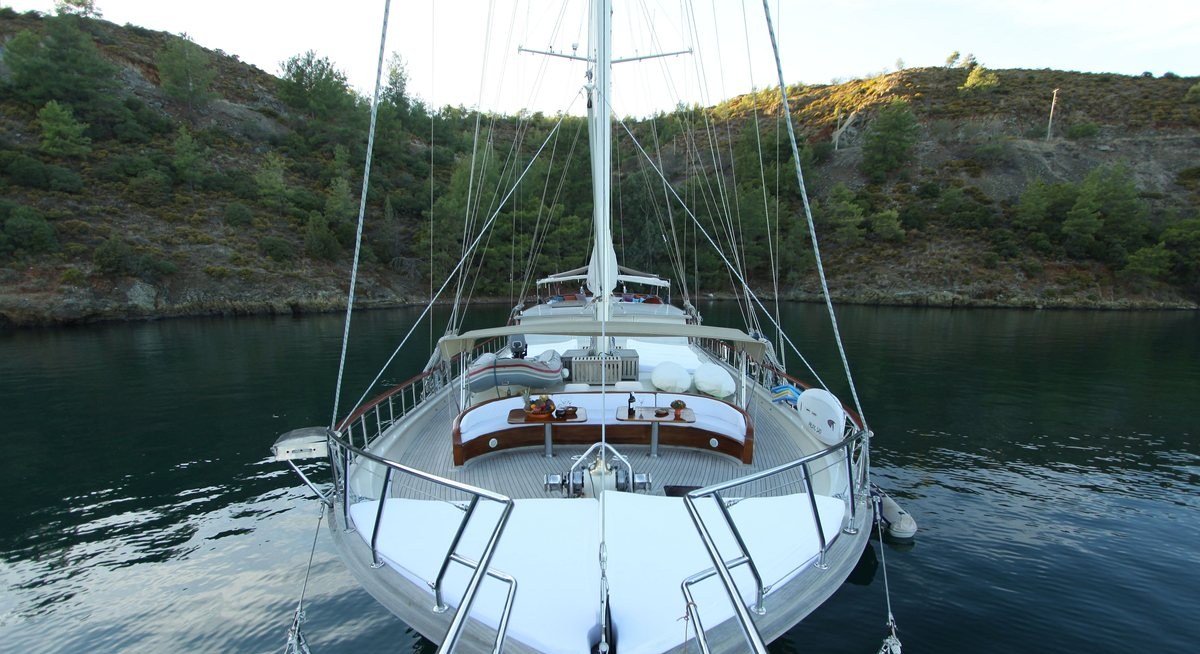 DEAR LILA yacht charter 2