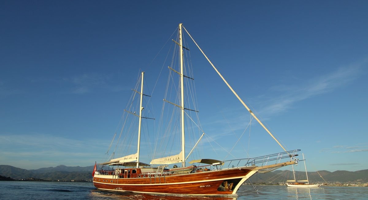 DEAR LILA yacht charter 1