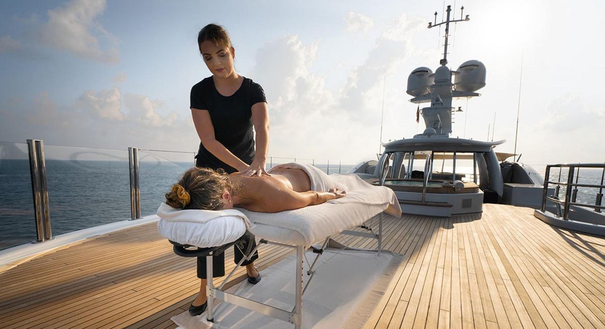 DEEP BLUE yacht charter 4