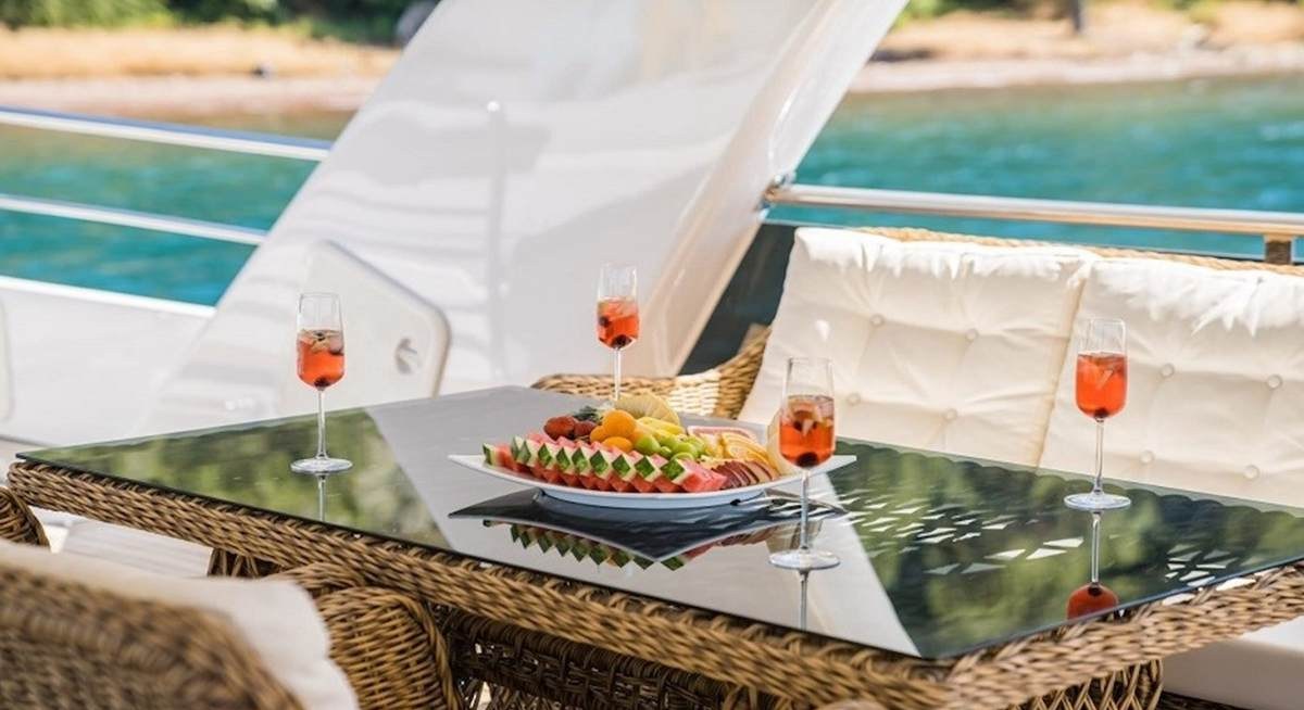 DEEP WATER yacht charter 5