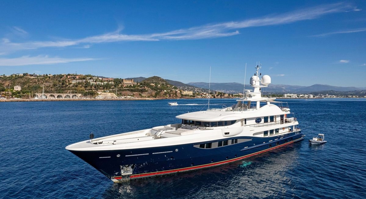 DENIKI yacht charter 1