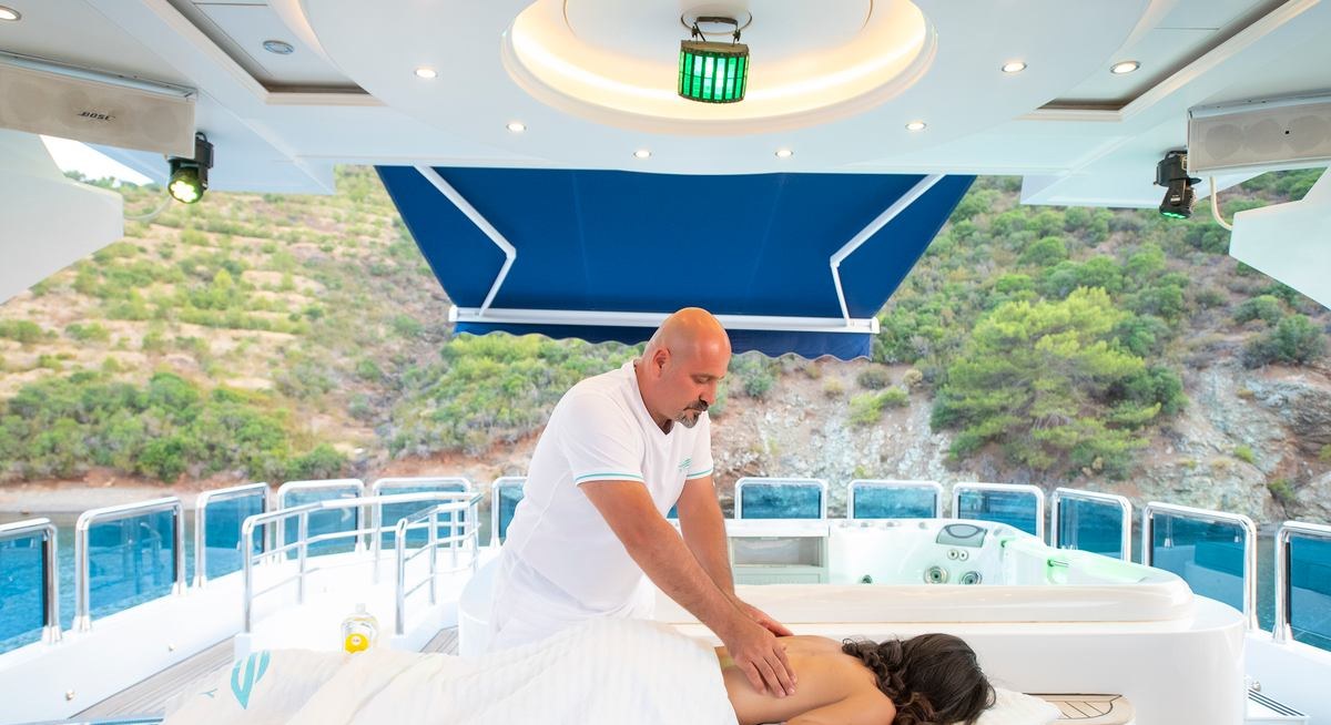 DESTINY yacht charter 4