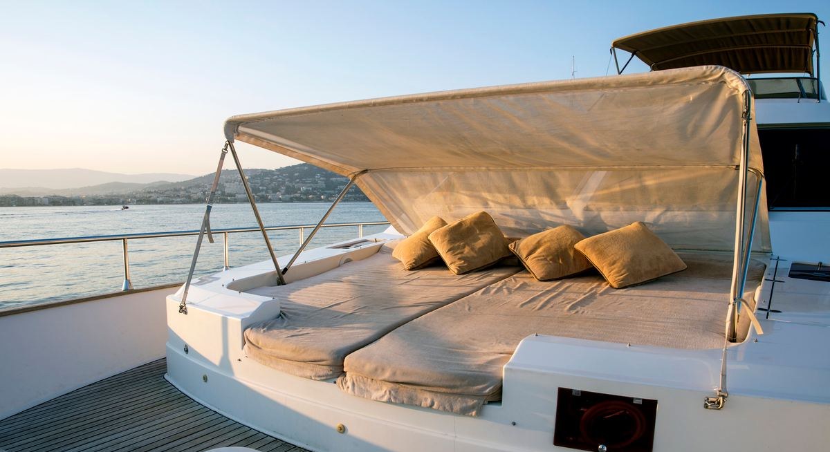 DIAMS yacht charter 2