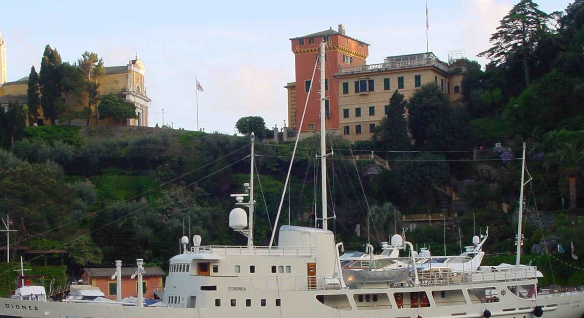 DIONEA yacht charter 5