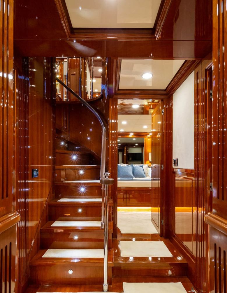 تأجير يخت DIVINE YACHT CHARTER