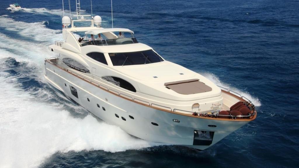 DOLCE VITA IV yacht charter 1