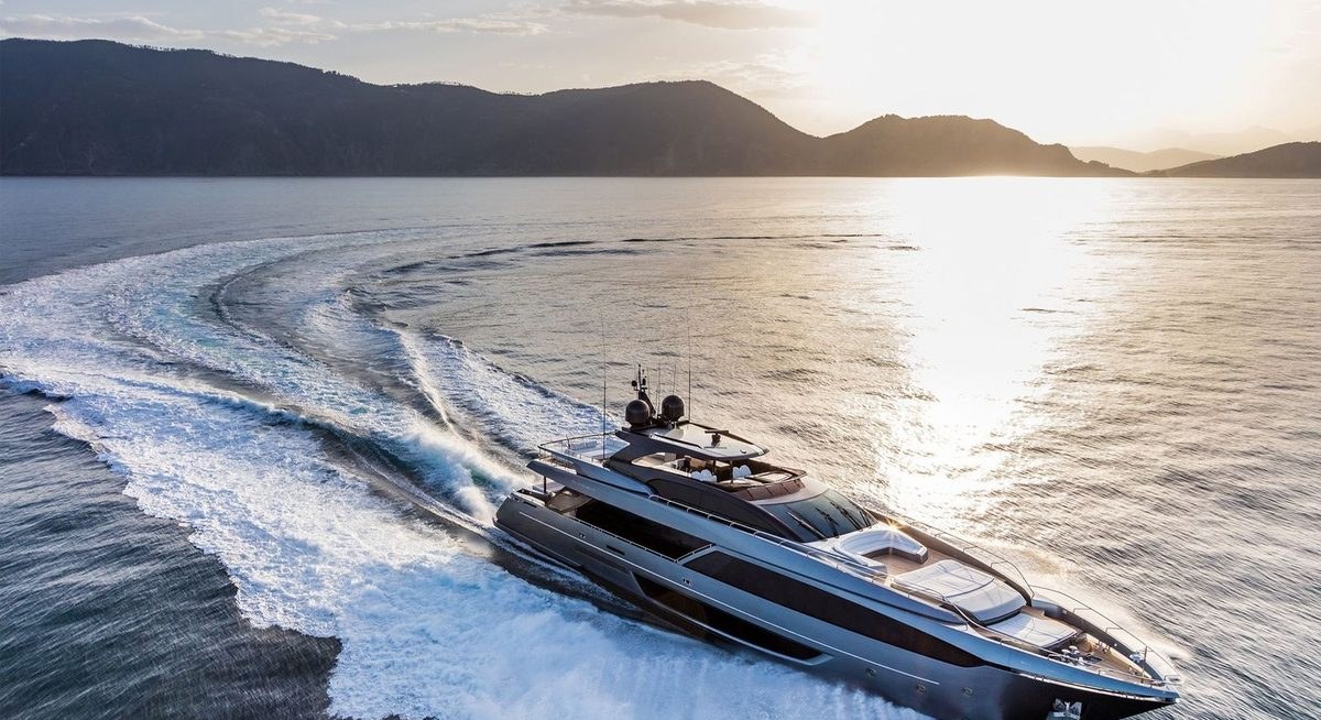 DON'T WORRY yacht charter 1