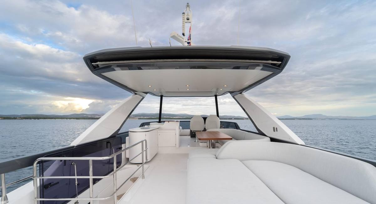 DONNA yacht charter 3