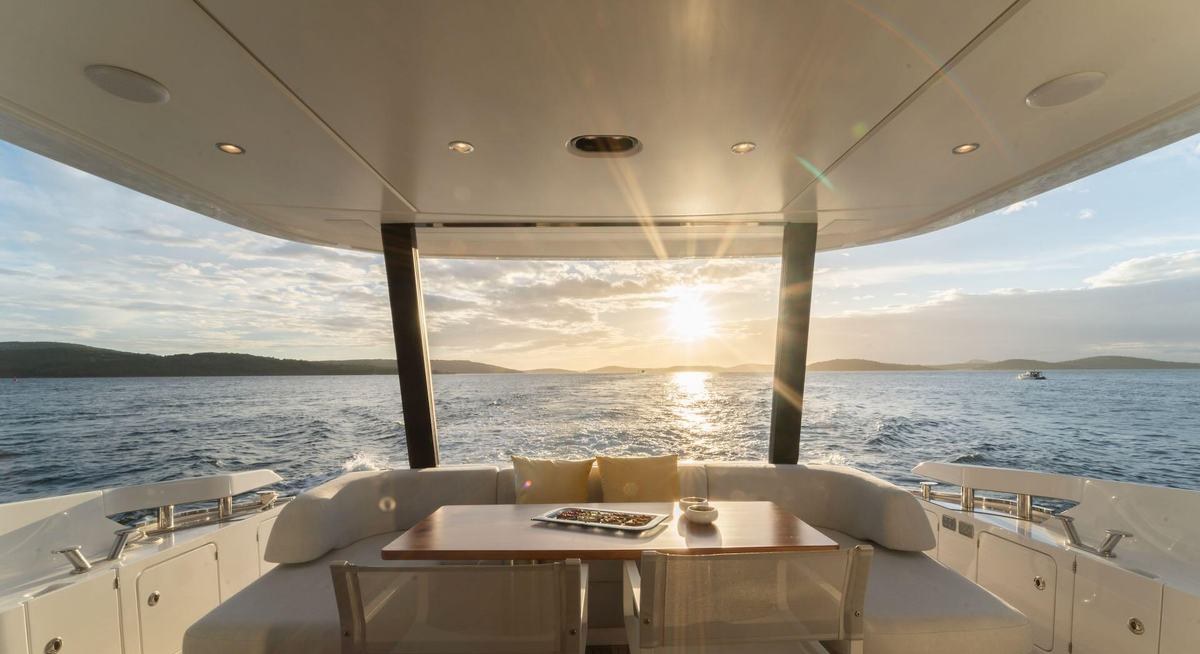 DONNA yacht charter 4