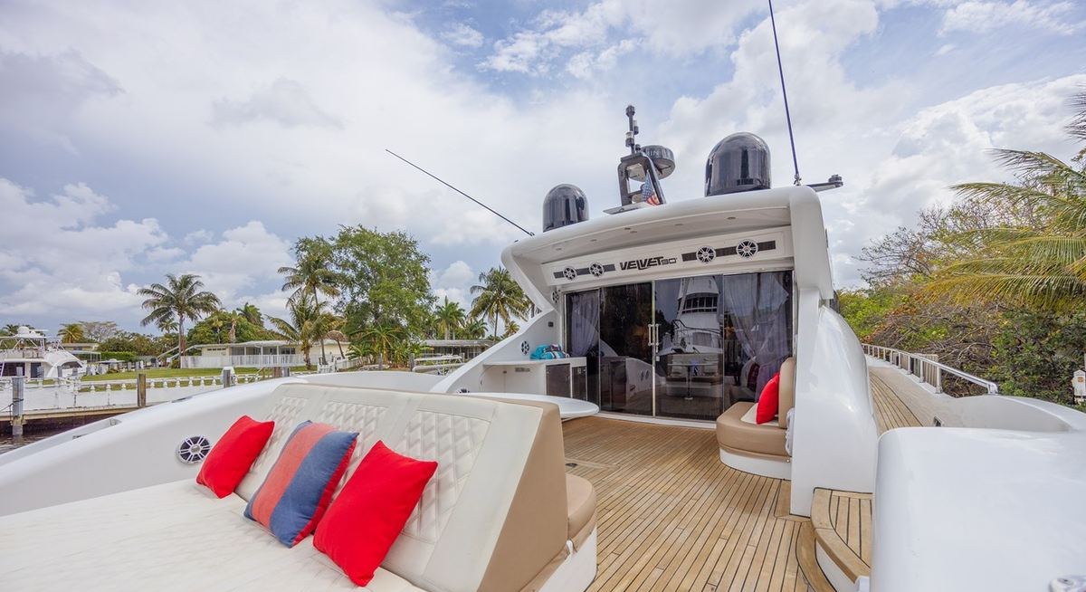 DREAM ON yacht charter 3