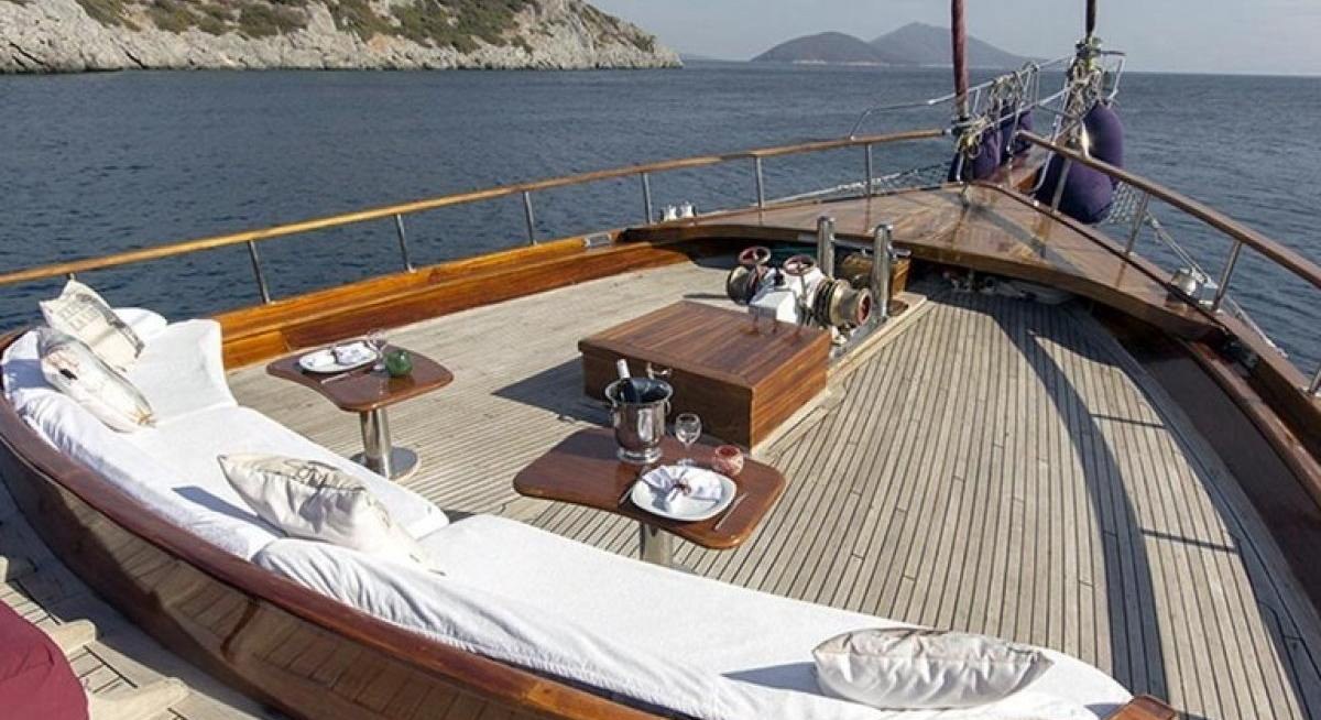 DREAMLAND yacht charter 3