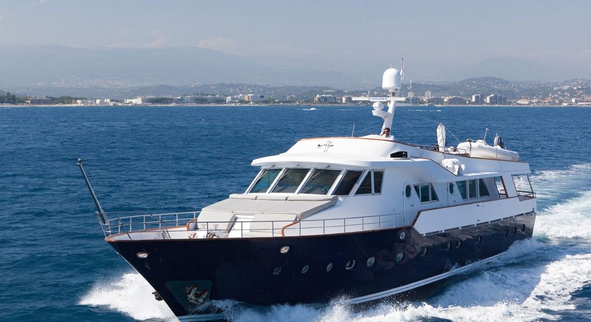 DUNE yacht charter 2