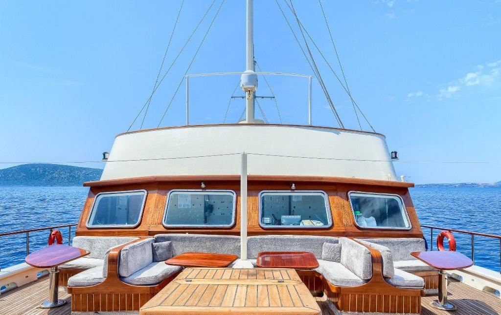 ELARA 1 yacht charter 2