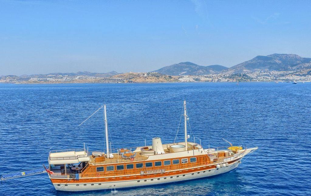 ELARA 1 yacht charter 1
