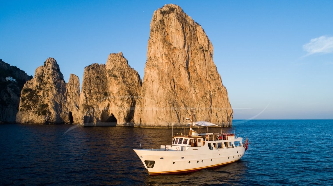 ENTRANCER yacht charter 1
