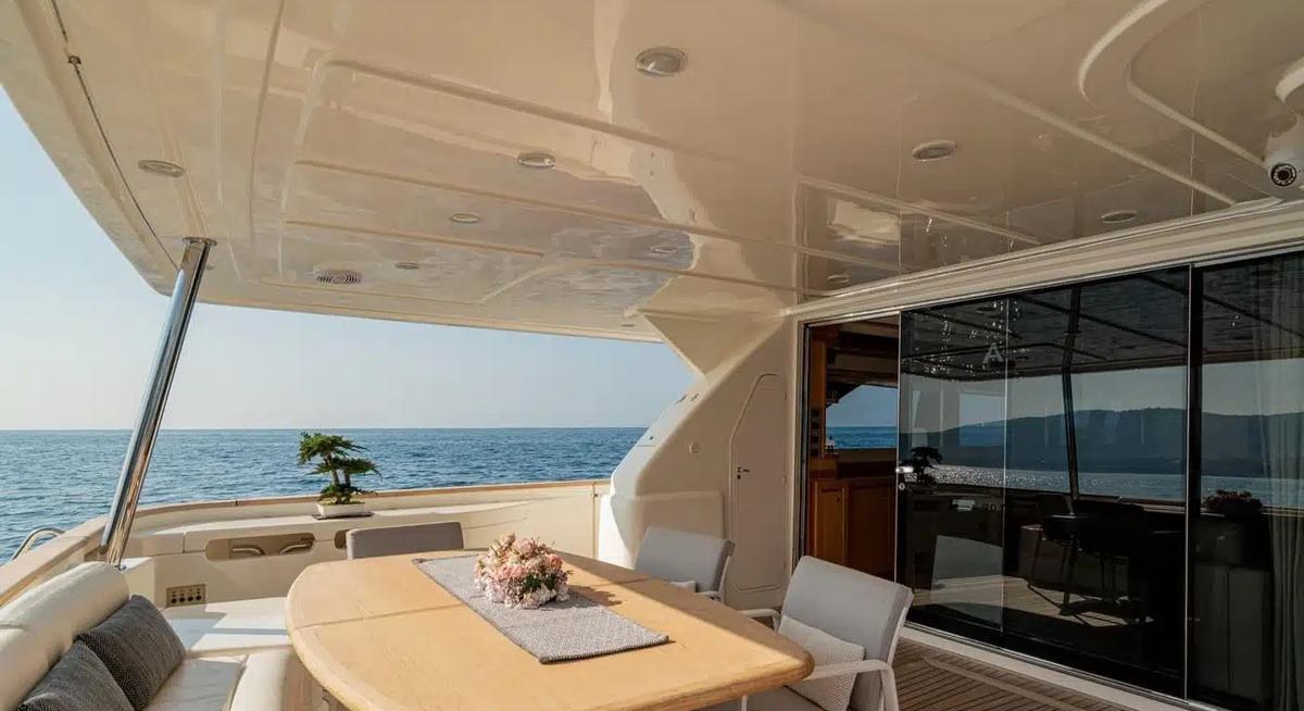 EOLIA yacht charter 3