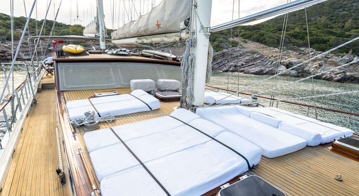 ESTRELLA DE MAR yacht charter 2