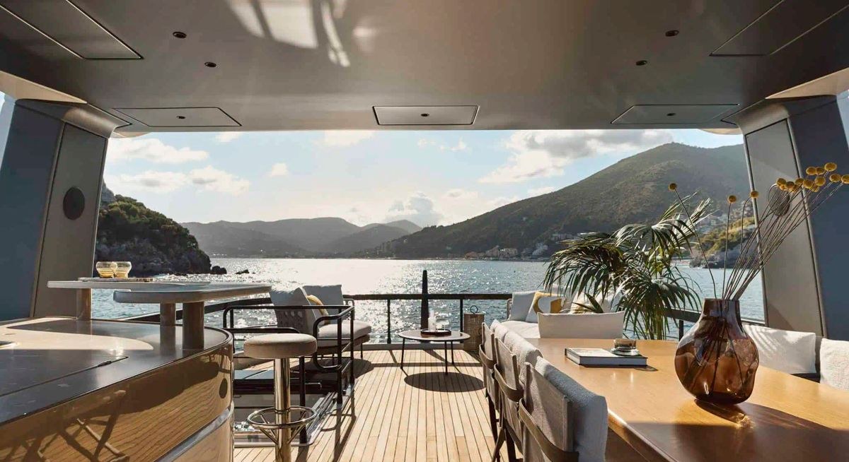 EXPLORA yacht charter 3
