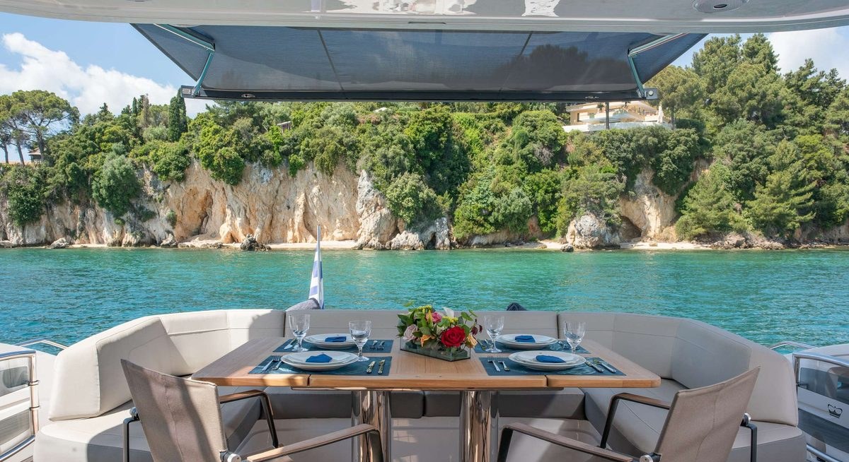 FAR & AWAY yacht charter 4