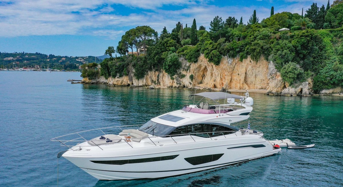 FAR & AWAY yacht charter 1
