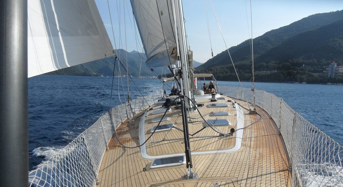 FAR II KIND yacht charter 3