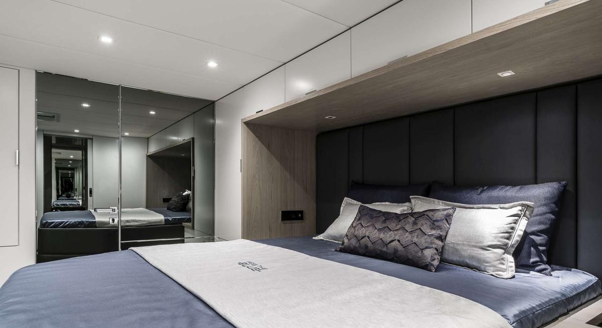 FEEL THE BLUE yacht charter 3