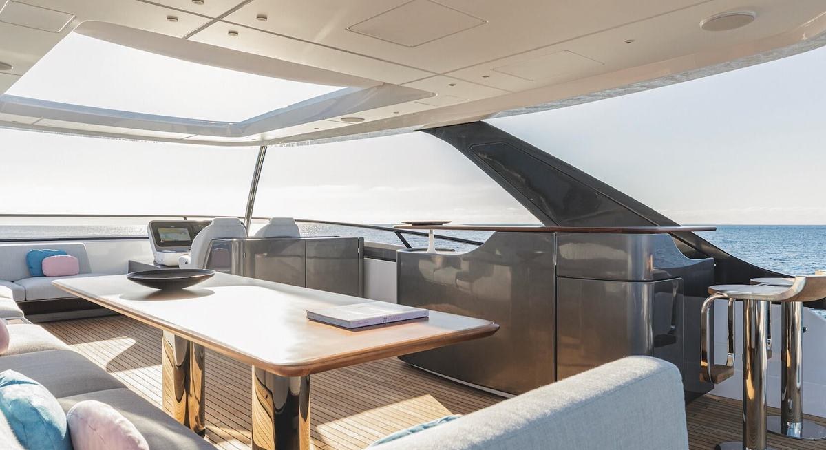 FIRST HORIZON yacht charter 3