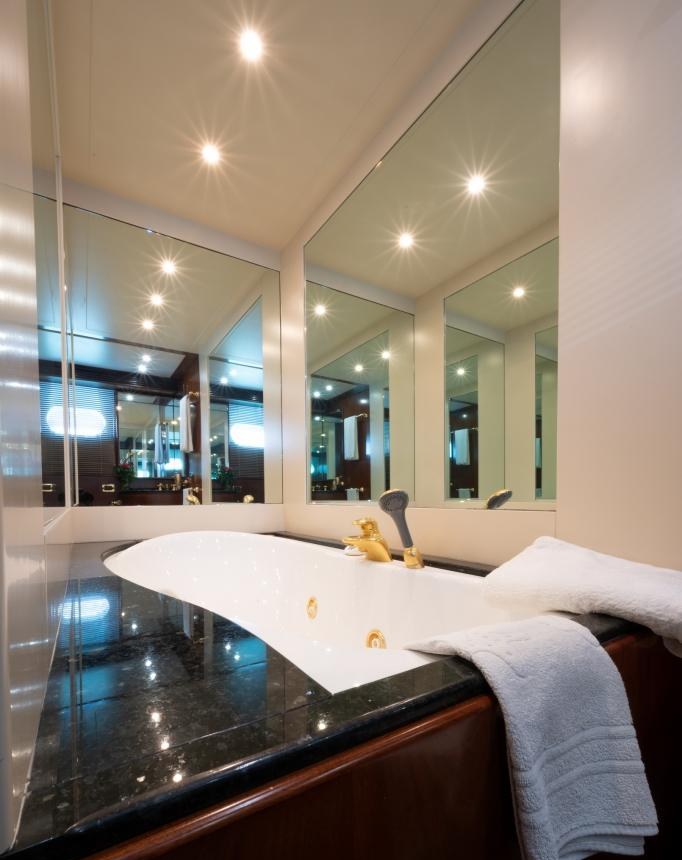 Yacht charter FIRST LADY II YACHT CHARTER