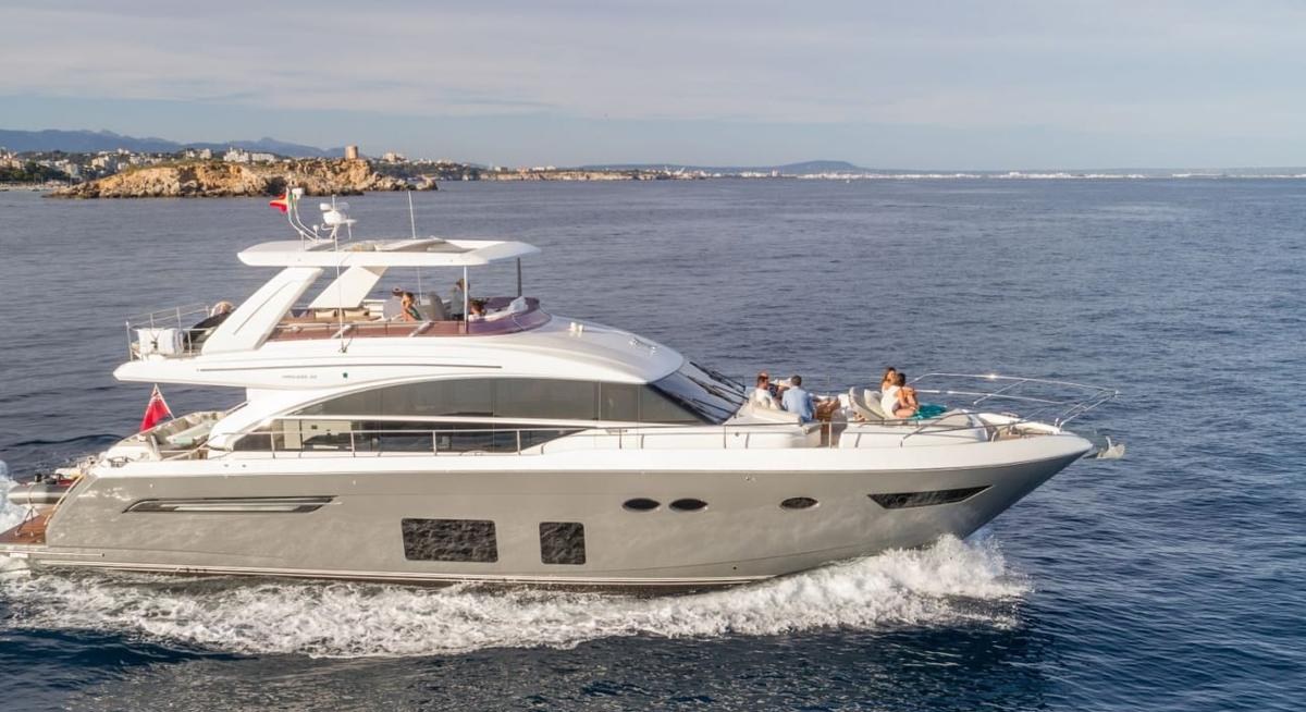 Yacht charter FREE SOUL YACHT CHARTER