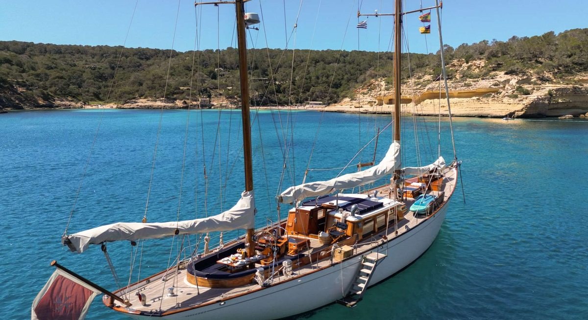 Yacht charter GAEL I YACHT CHARTER