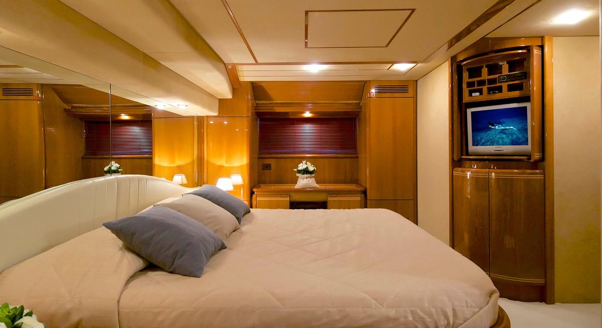 GEEPEE yacht charter 4