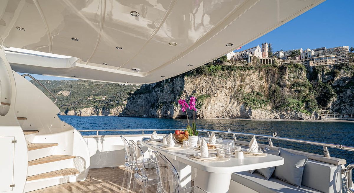 GEMINI 3 yacht charter 4