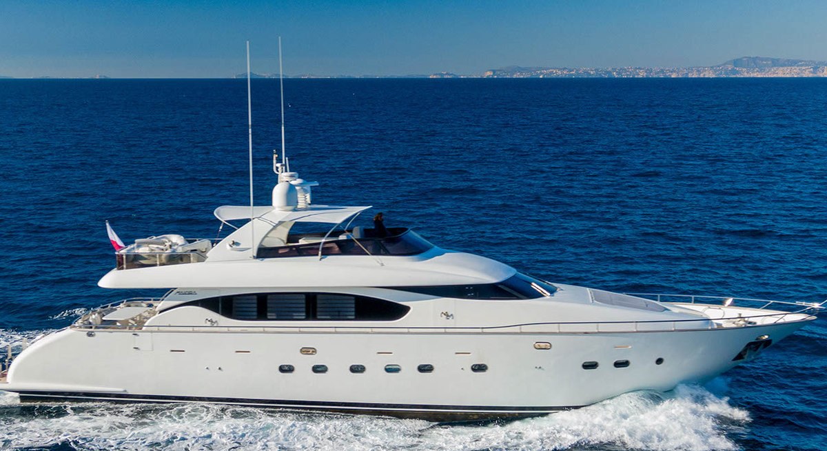 GEMINI 3 yacht charter 1