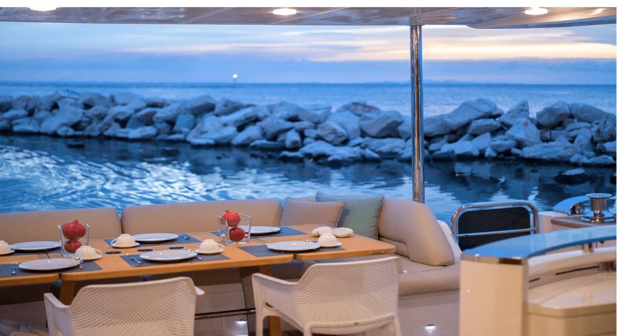GIA SENA yacht charter 3