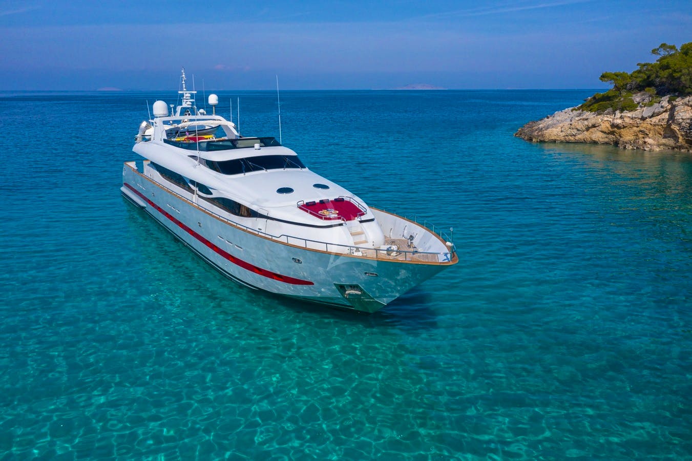 Yacht charter GLAROS YACHT CHARTER