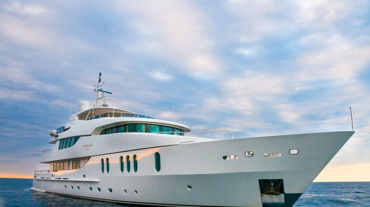 GLORIA TERESA yacht charter 1