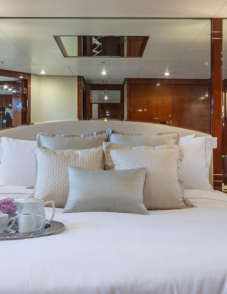 Yacht charter GRACE YACHT CHARTER