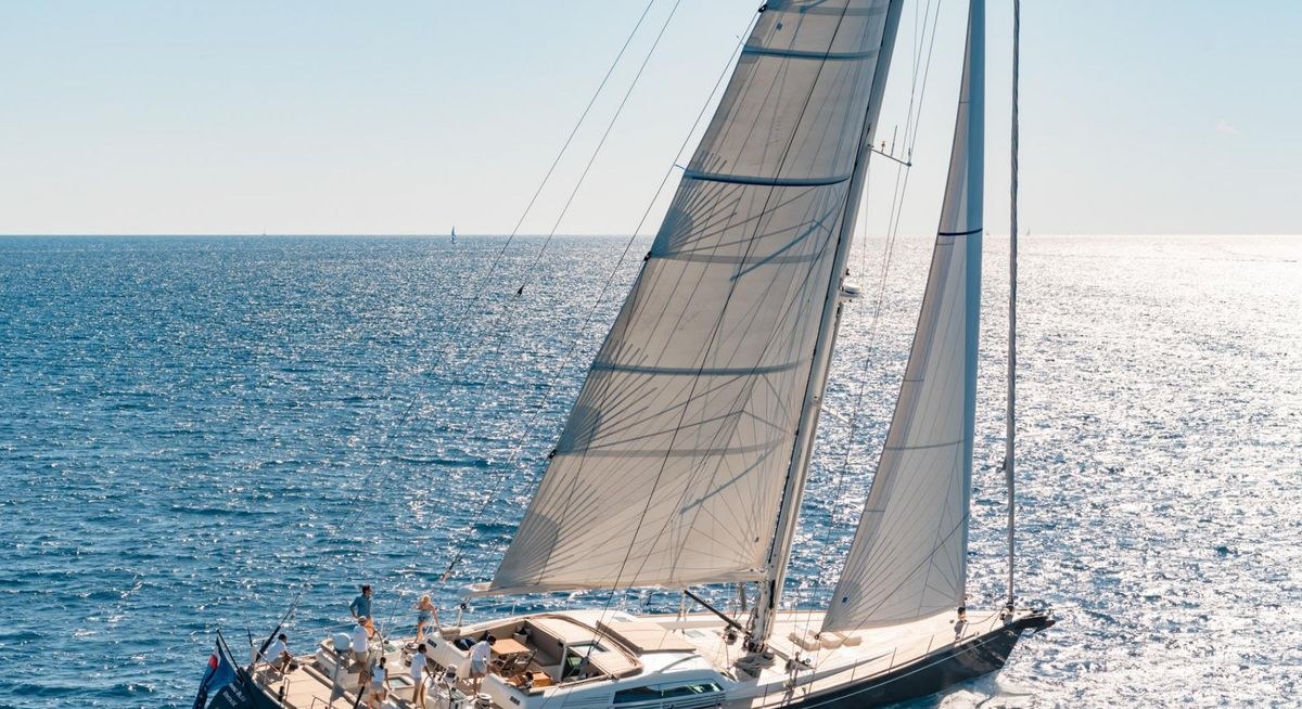تأجير يخت GRAND BLEU VINTAGE YACHT CHARTER