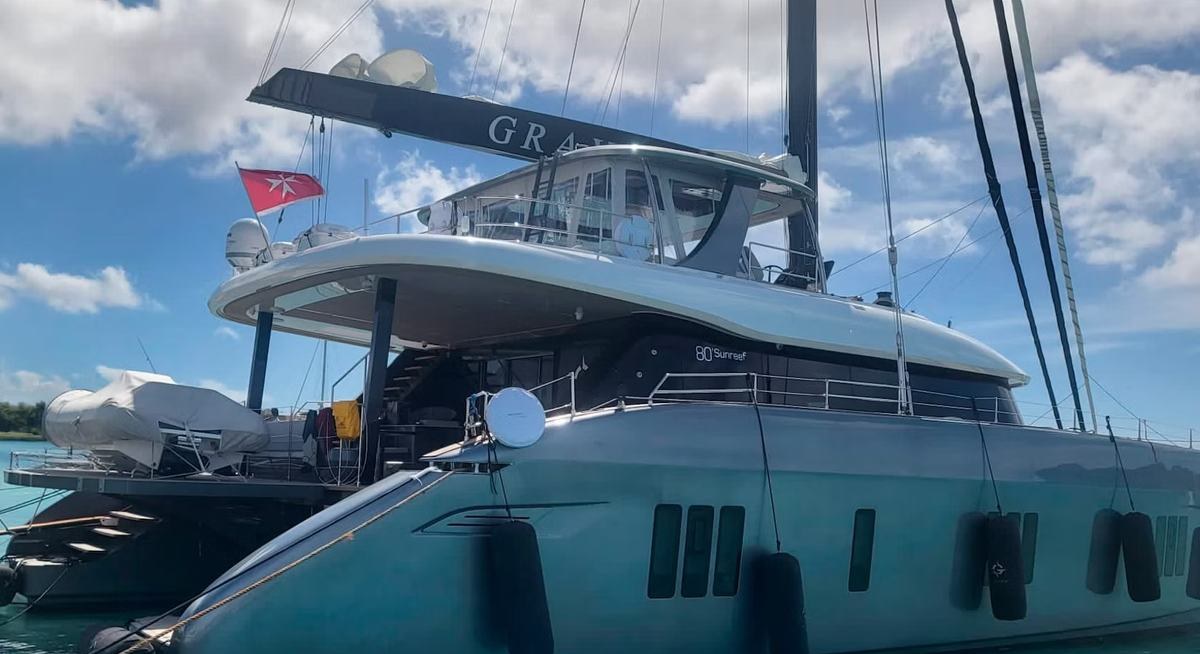 GRAYA yacht charter 1