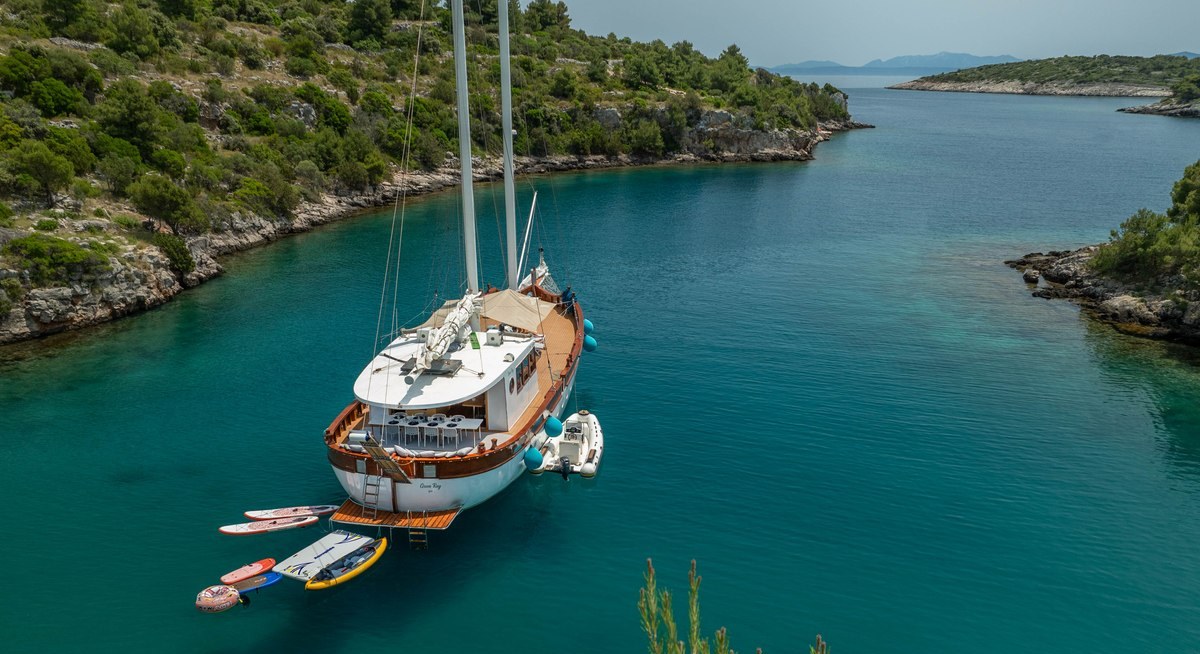 GREEN RAY yacht charter 5
