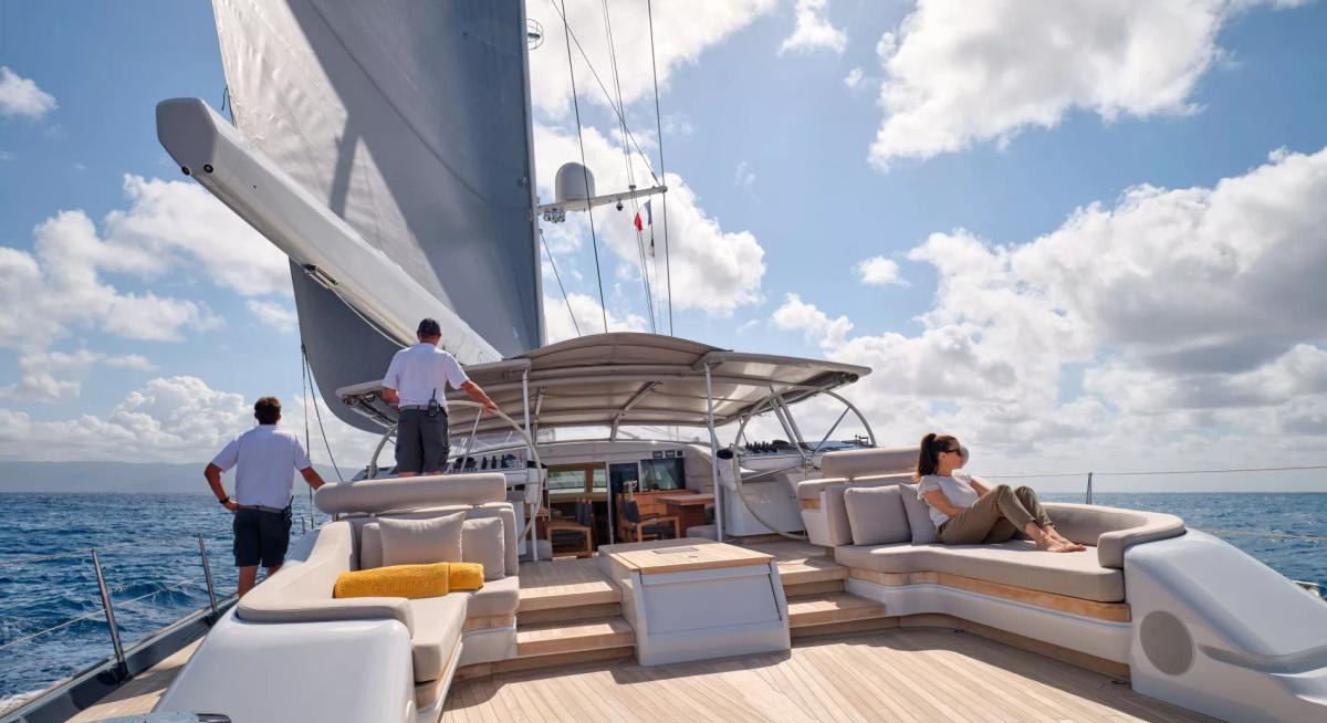 GUILLEMOT yacht charter 3