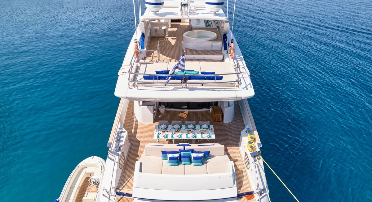 HAKUNA MATATA yacht charter 5