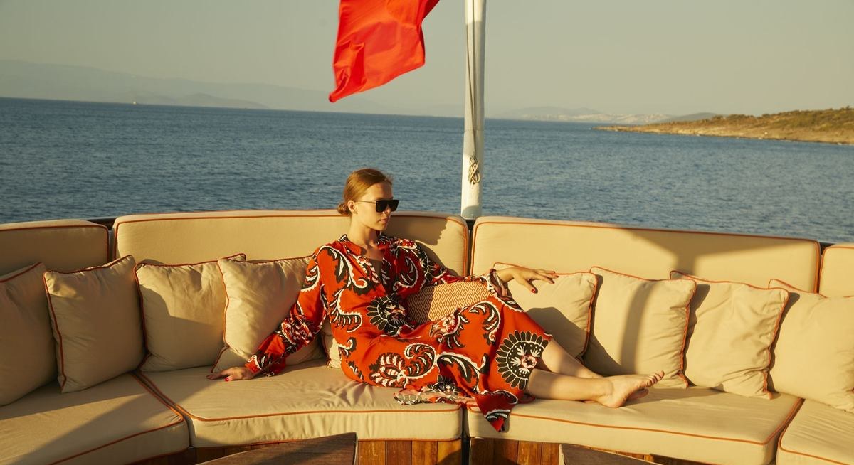 HALAS 71 yacht charter 3