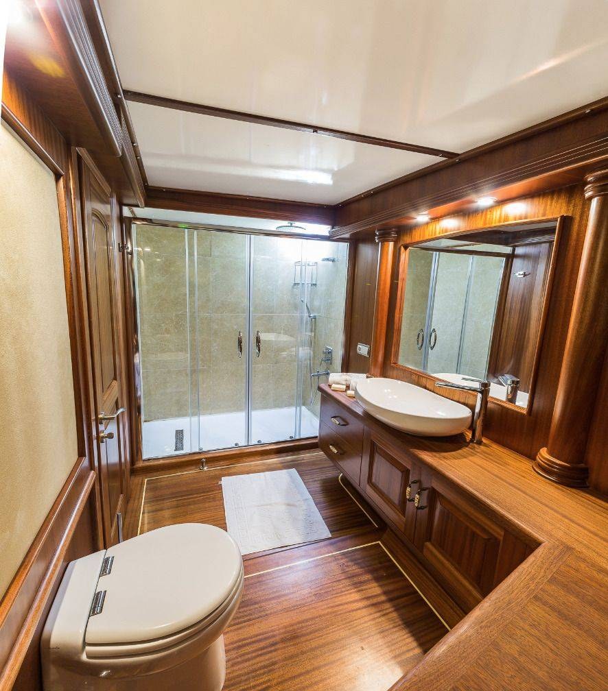 تأجير يخت HALCON DEL MAR YACHT CHARTER