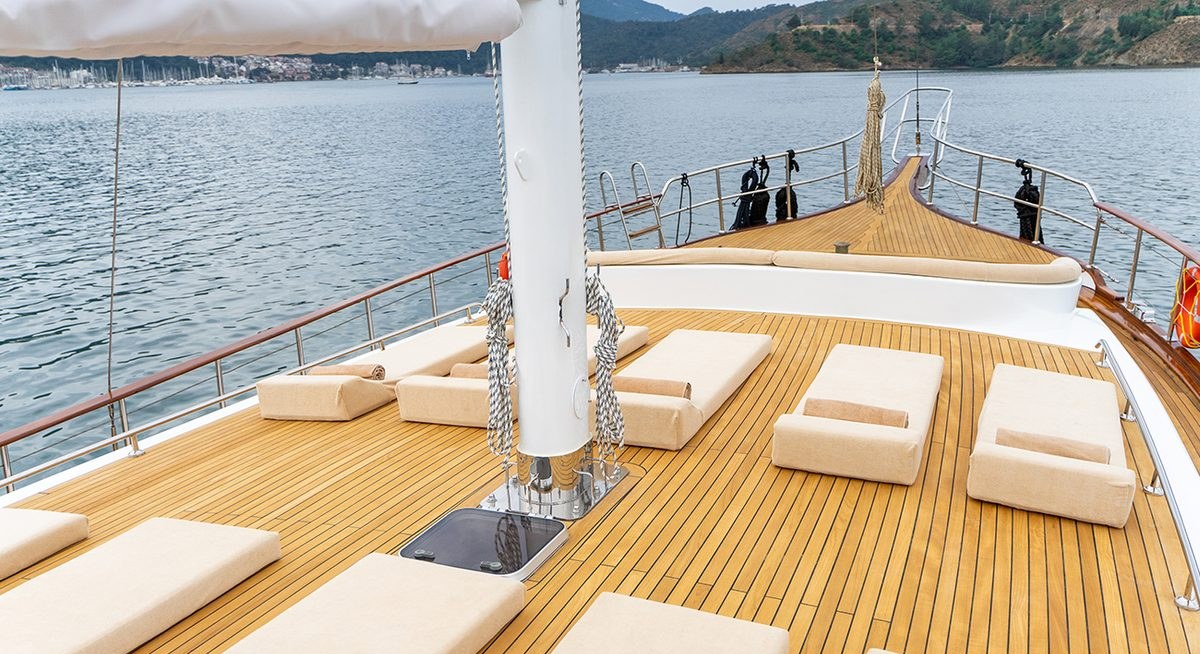 HAPPY DAYS yacht charter 1
