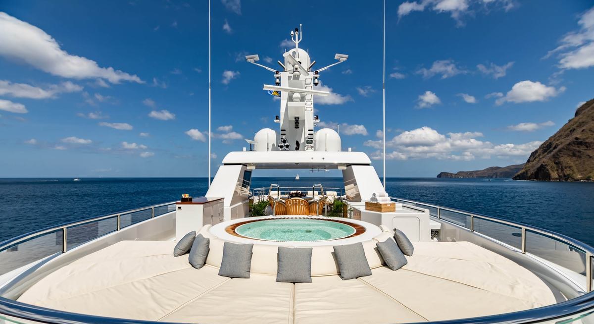 HARLE yacht charter 2