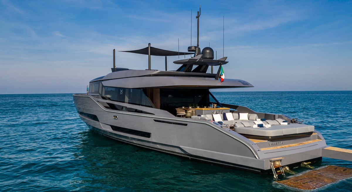 HAZE yacht charter 3